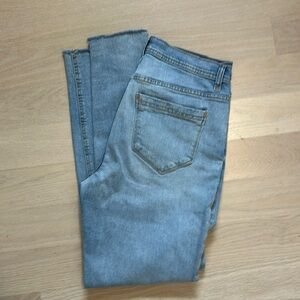 Light blue women’s Kensie jeans size 6